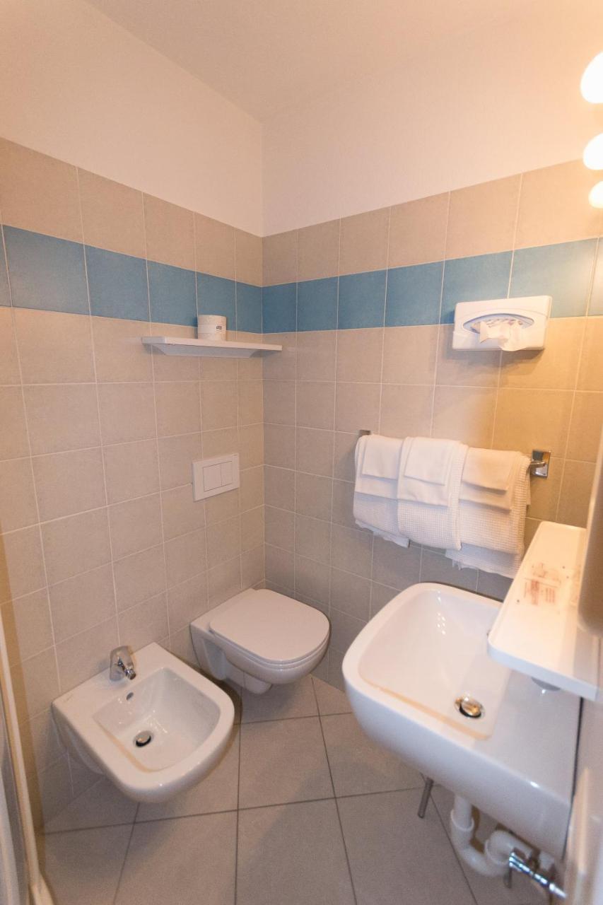 Meuble Albergo Dante บอร์มิโอ ภายนอก รูปภาพ